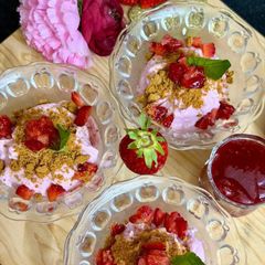 A picture of Strawberry 🍓 Shrikhand With Lotus Biscoff Crumble & Chopped Strawberries 🍓.