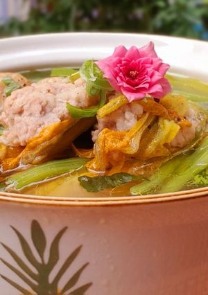 Hình của món Canh bông bí nhồi thịt nấu gà.