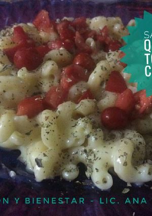Una foto de Salsa de queso y tomates cherrys