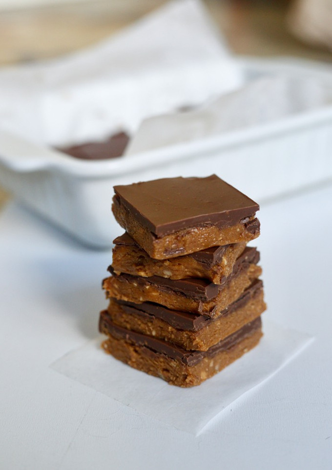Una foto de Bocaditos de chocolate y cacacahuete (sin horno)