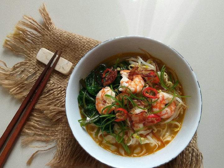 Bagaimana Menyiapkan Mie Kuah Udang yang Lezat Sekali