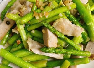 Hình của món Măng Tây Xào Chả Lụa.