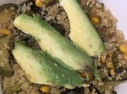 Una foto de quinoa con calabacín