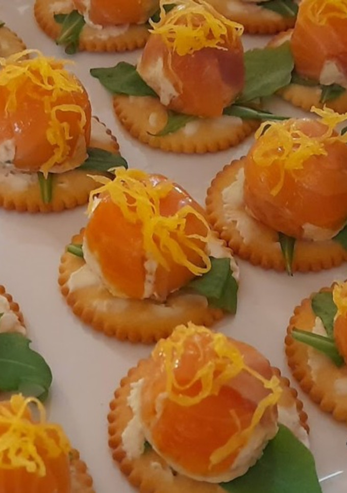 Una foto de Bombones de salmón y queso