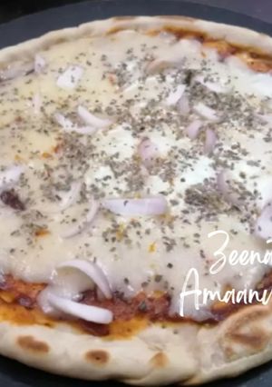 A picture of Instant Cheesy Pan Pizza.