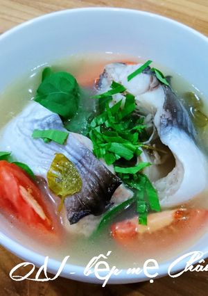Hình của món Canh chua cá hú lá giang.