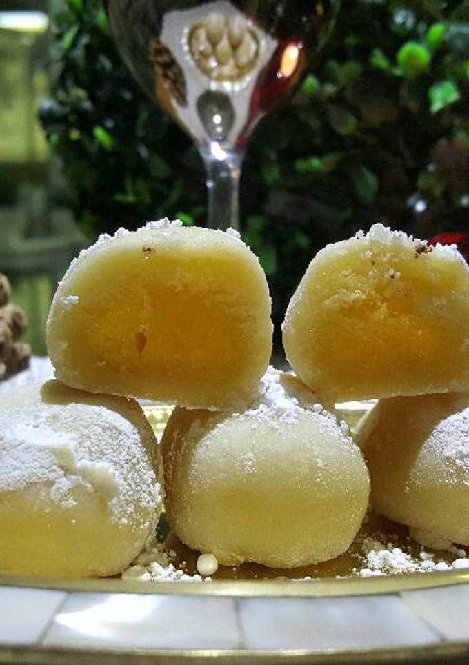 Una foto de Yemas cubiertas de mazapán