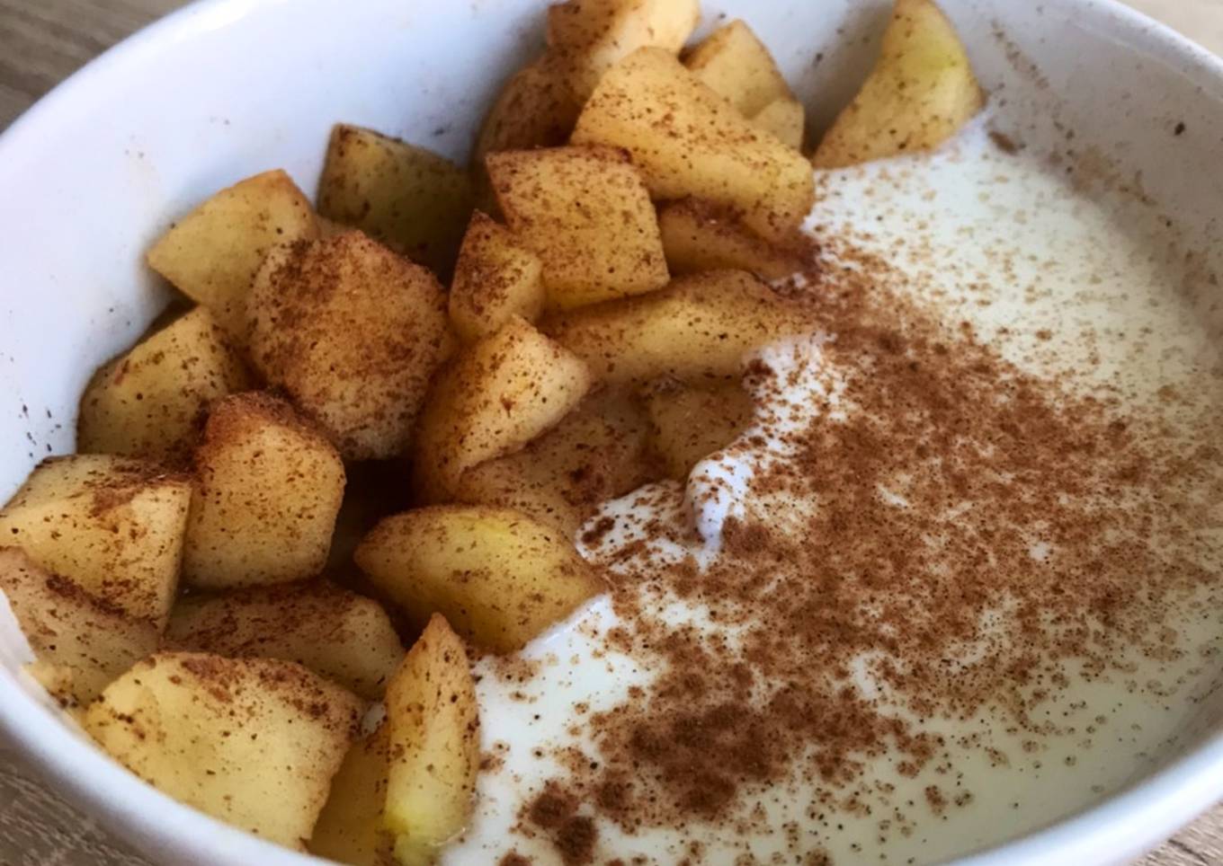 Bowl manzana asada con Canela yogur