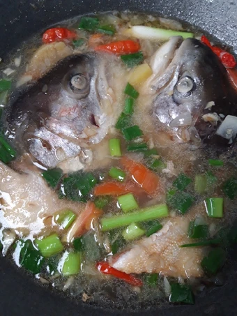 Cara Gampang Membikin Resep Sop Kepala Salmon yang Uenak Anti Ribet, Mantap Sekali