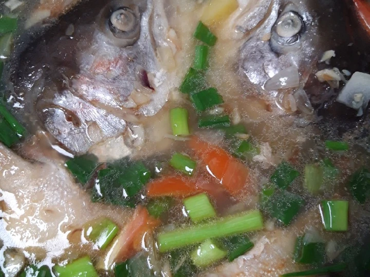 Cara Gampang Membikin Resep Sop Kepala Salmon yang Uenak Anti Ribet, Mantap Sekali