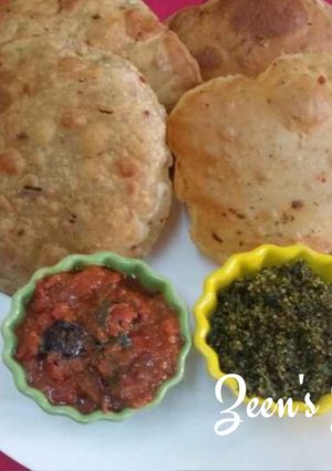 A picture of Jowar and Wheat Flour Masala Puris.