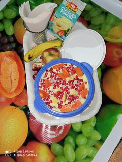 फ्रूट कस्टर्ड (Fruit custard recipe in Hindi) रेसिपी मुख्य फोटो