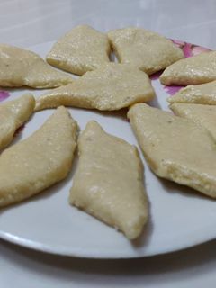 કાજુ કતલી(Kaju Katli Recipe in Gujarati) રેસીપી મુખ્ય ફોટો