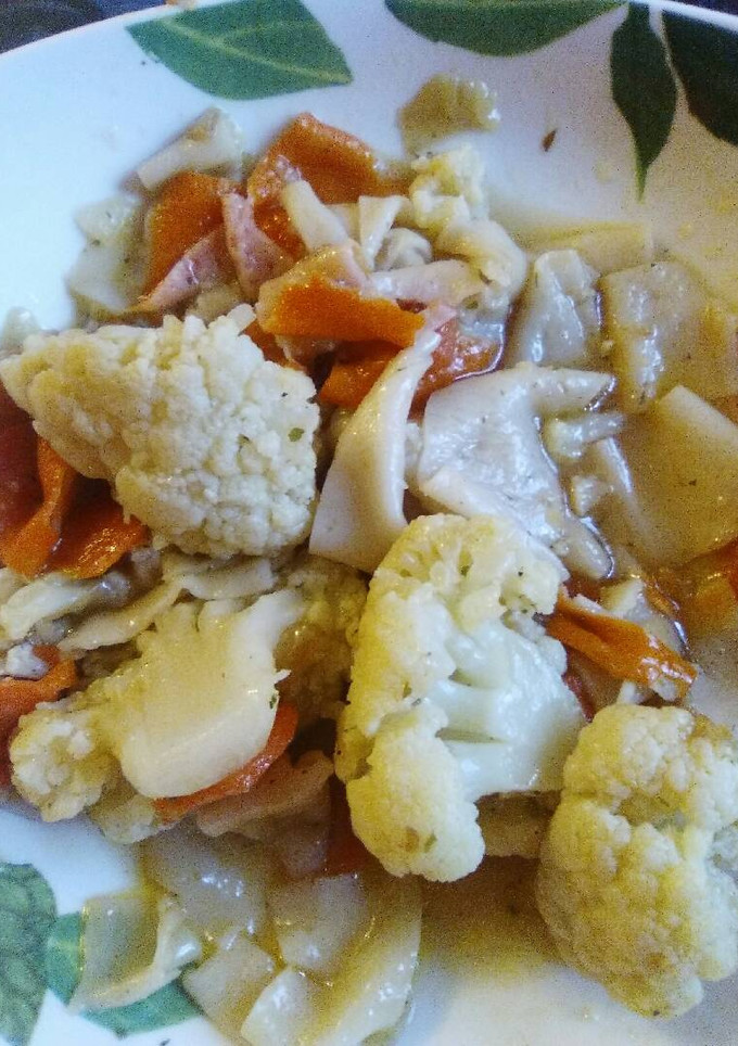 Una foto de Coliflor en caldo de pollo