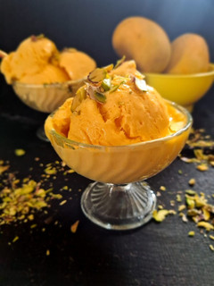 મેંગો આઈસક્રીમ (Mango Ice Cream Recipe In Gujarati) રેસીપી મુખ્ય ફોટો
