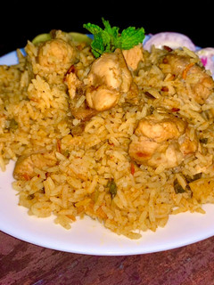 தேங்காய்பால் சிக்கன் பிரியாணி (Thenkaipaal chicken biryani recipe in tamil) செய்முறை முக்கிய புகைப்படம்