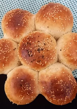 عکسی از دستور نان خرما وگردو با خمیر جادویی