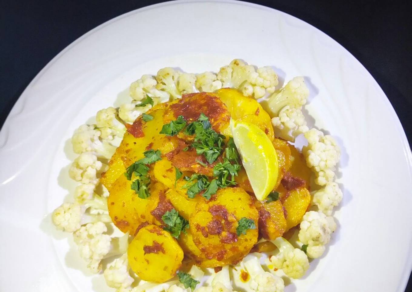 Garlic spicy potatoes with stir-fry cauliflower