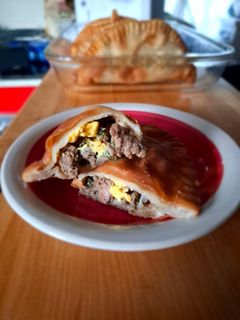 Una foto de Empanada de pino con cilantro