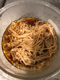 涼拌金針菇 的食譜成品照片