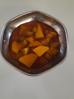 દૂધી બટાકા નું શાક (Dudhi Bataka Shak Recipe In Gujarati) રેસીપી મુખ્ય ફોટો