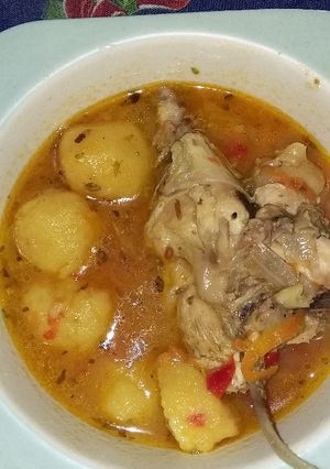 Una foto de Bori bori con caldo de pollo
