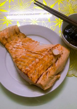 Hình của món Cá hồi áp chảo.