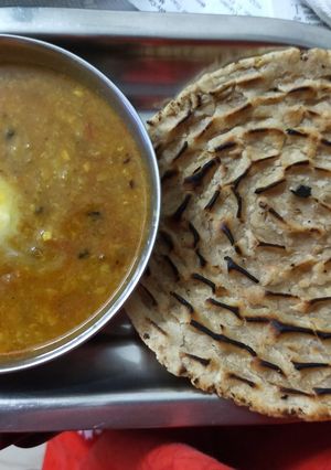 ખૂબા રોટી અને પંચમેલ દાળ (Khuba Roti Ane Panchmel Dal Recipe In Gujarati) રેસીપી મુખ્ય ફોટો