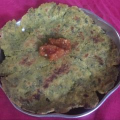 A picture of Makka methi paratha.