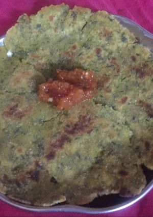 A picture of Makka methi paratha.