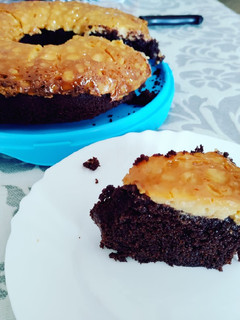 Una foto de Bizcocho jugoso de chocolate con leche condensada