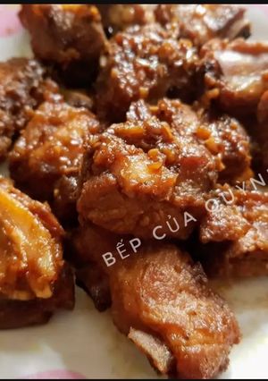 Hình của món Sườn non chiên mắm.