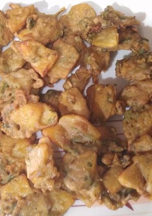 फलहारी आलू पकोड़े (falahari aloo pakoda recipe in hindi) रेसिपी मुख्य फोटो