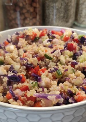 Szivárványos vegán quinoa recept fotója