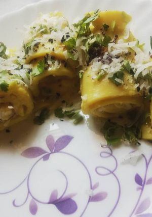 A picture of Khandvi.