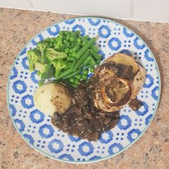A picture of Baked lemon chicken with mushrooms sauce.