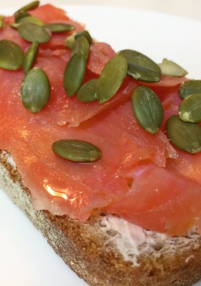 Una foto de Tosta de salmón