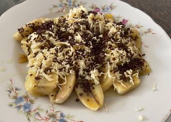 How to Prepare Appetizing Banana in cheese n cocoa sprinkles