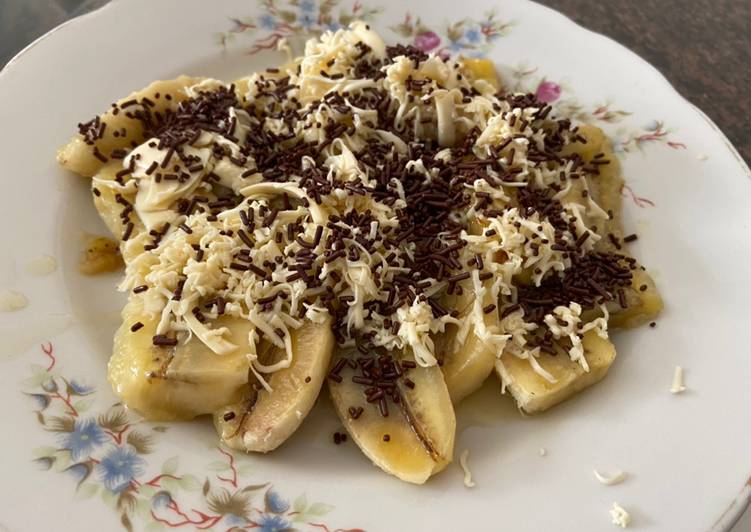 Steps to Prepare Speedy Banana in cheese n coco sprinkles