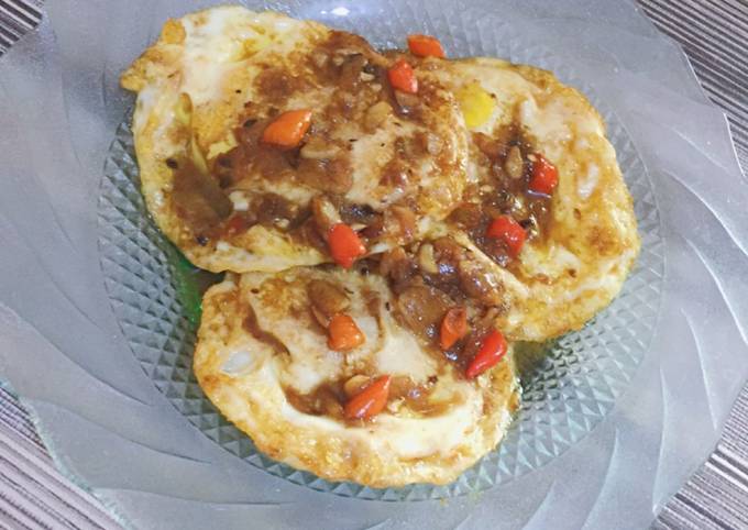 Telur Ceplok Kuah Kecap Pedas