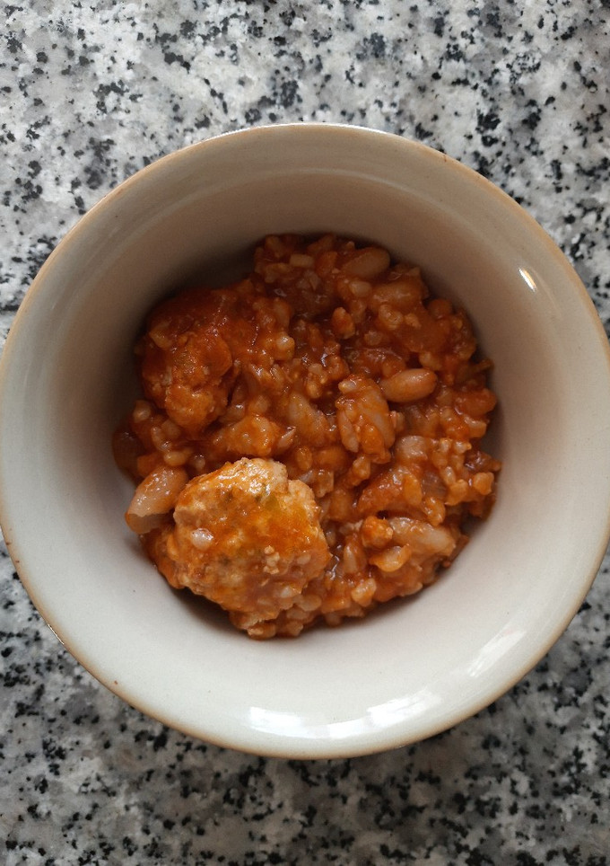 Una foto de Alubias con albóndigas de pollo