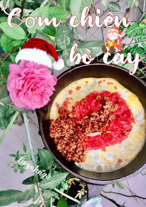 Hình của món Cơm chiên bò cay.
