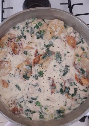 Una foto de Pollo al verdeo con papas 🎉🎉🎉