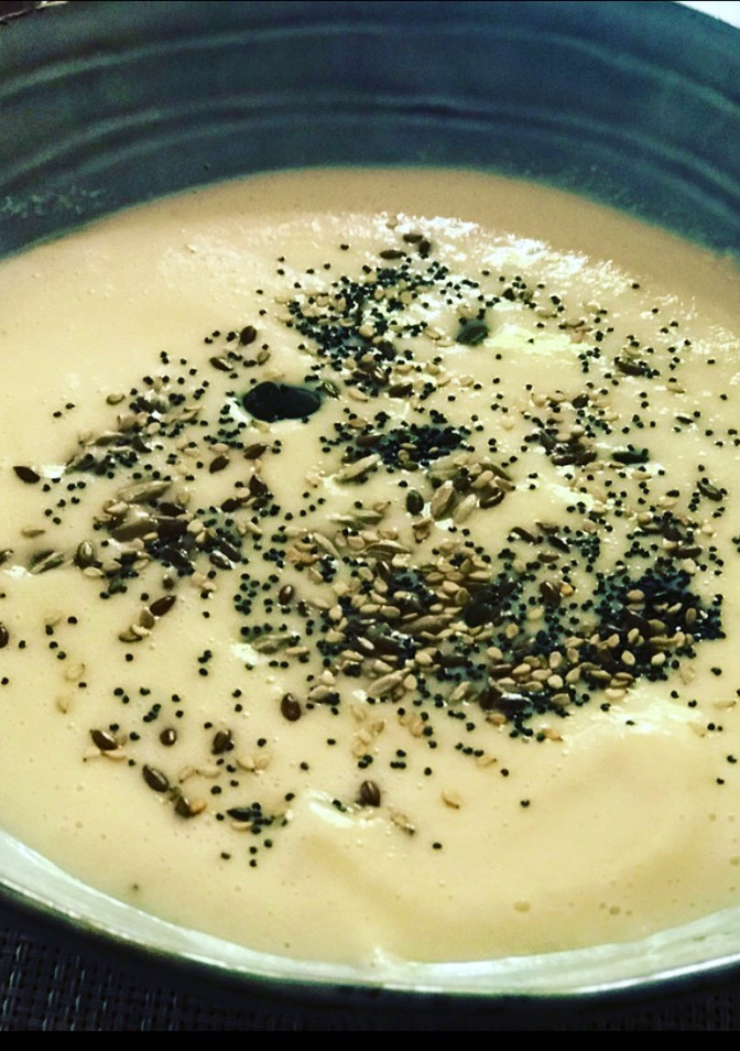Una foto de Vichyssoise de puerro y almendras en mambo Cecotec
