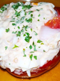 Une photo de Tomate froide farcie aux rillettes de thon