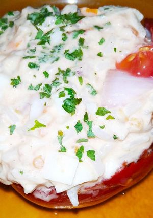 Une photo de Tomate froide farcie aux rillettes de thon