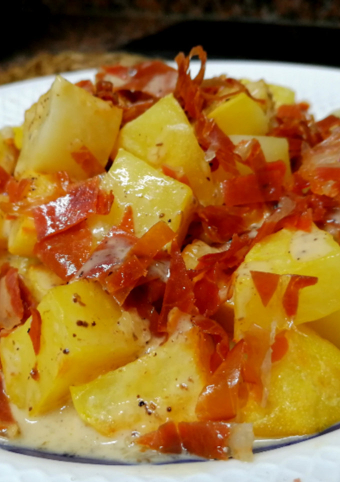 Una foto de Patatas trufadas con jamón crujiente