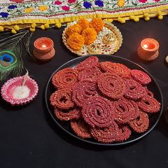 A picture of Beetroot chakli (murukku).
