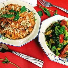 A picture of Tossed Exotic Vegetables With Fusilli Pasta.