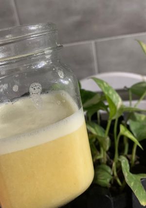 Une photo de Smoothie mangue 🥭 banane 🍌 citron 🍋